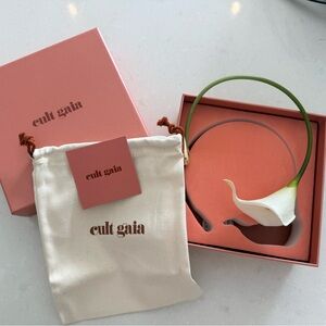 Cult Gaia Calla Lily Necklace in White and Green